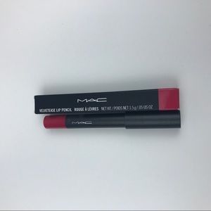 MAC Velvetease lip pencil color just my type 916.4